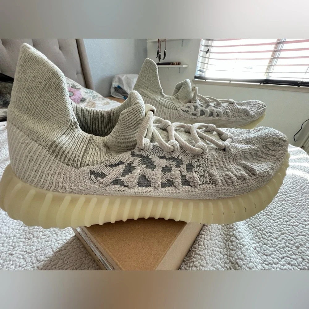Yeezy 350 V2 CMPCT H06519 Slate Bone